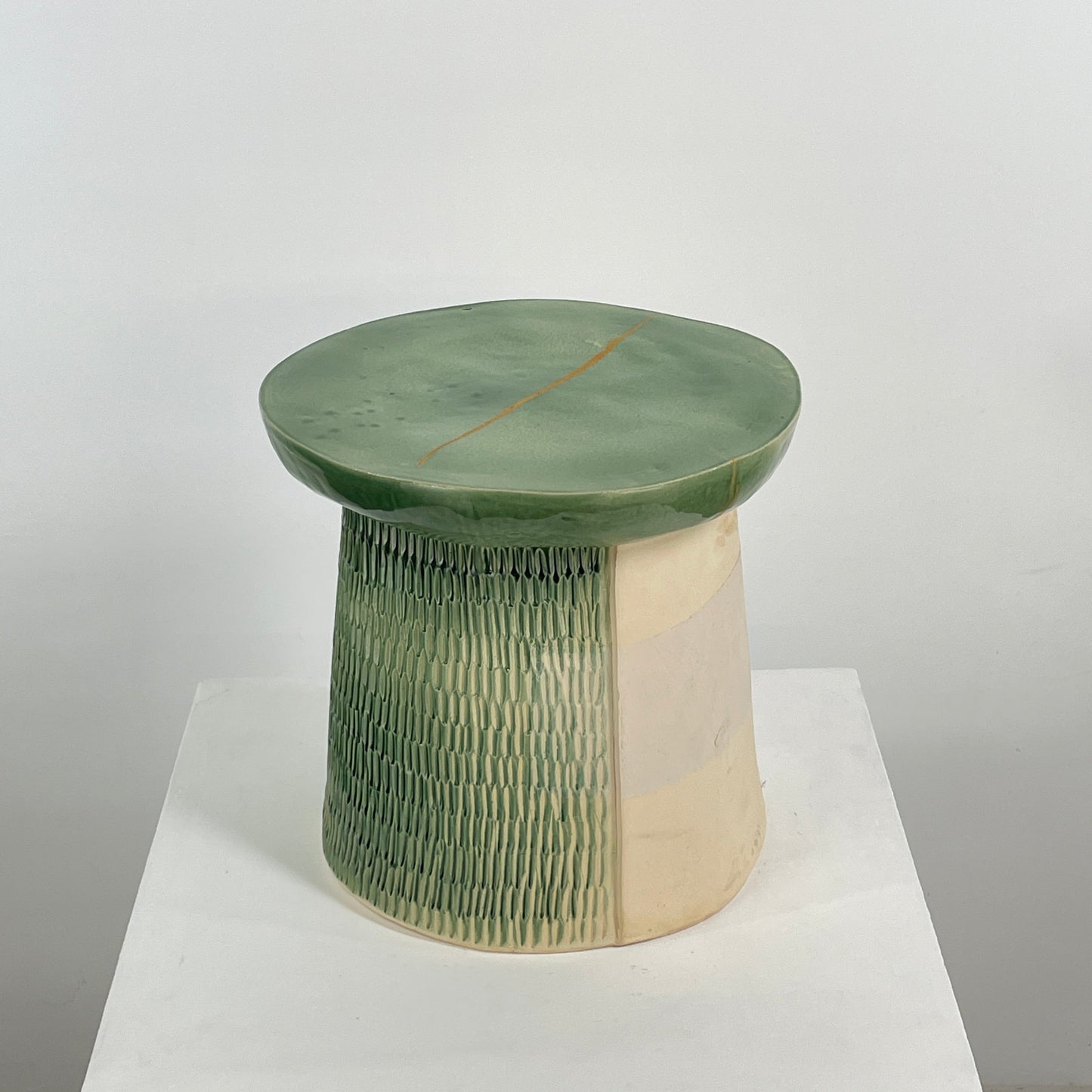 Table d'appoint en céramique Allyn Davis, céladon