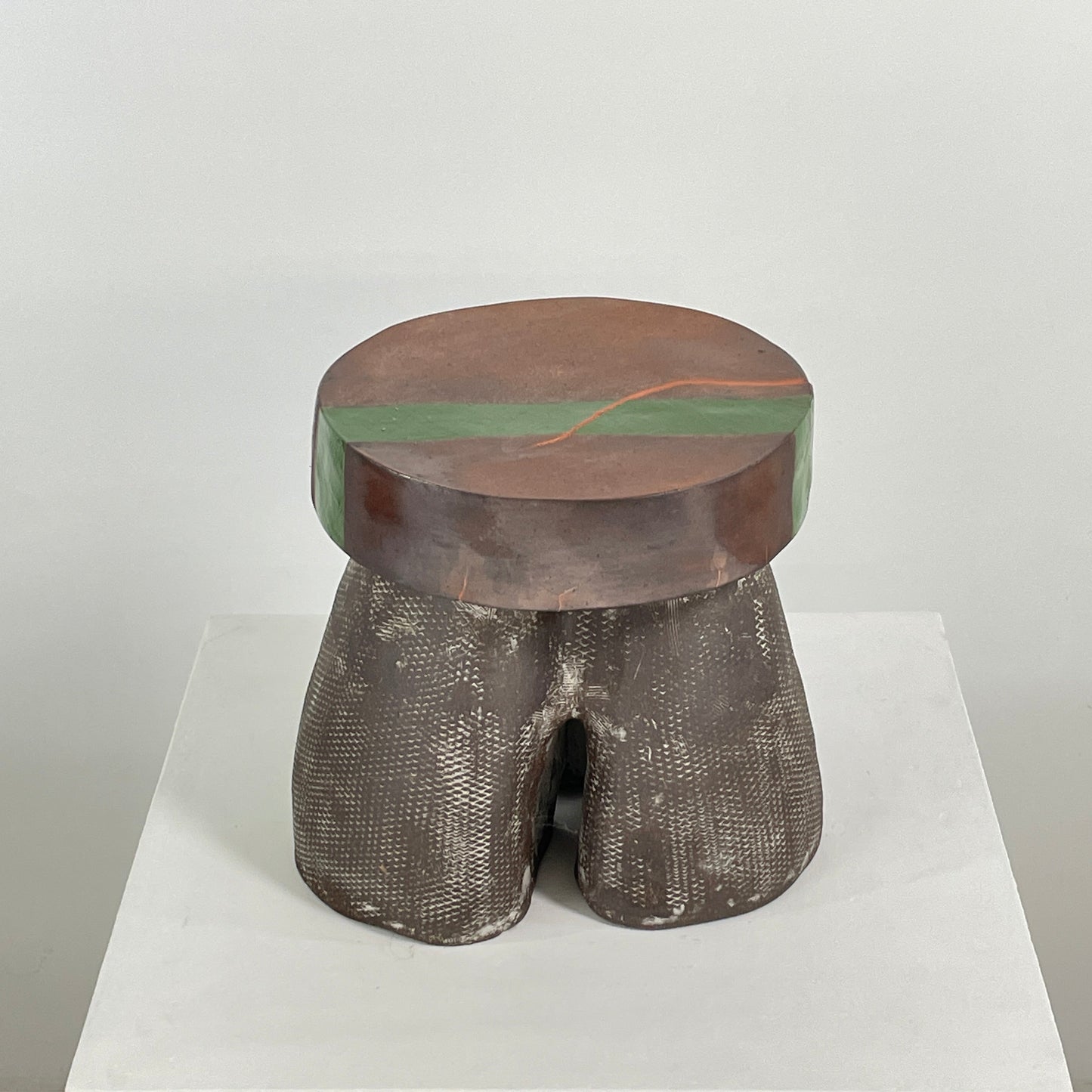 Table d'appoint en céramique Mrs Beastie d'Allyn Davis