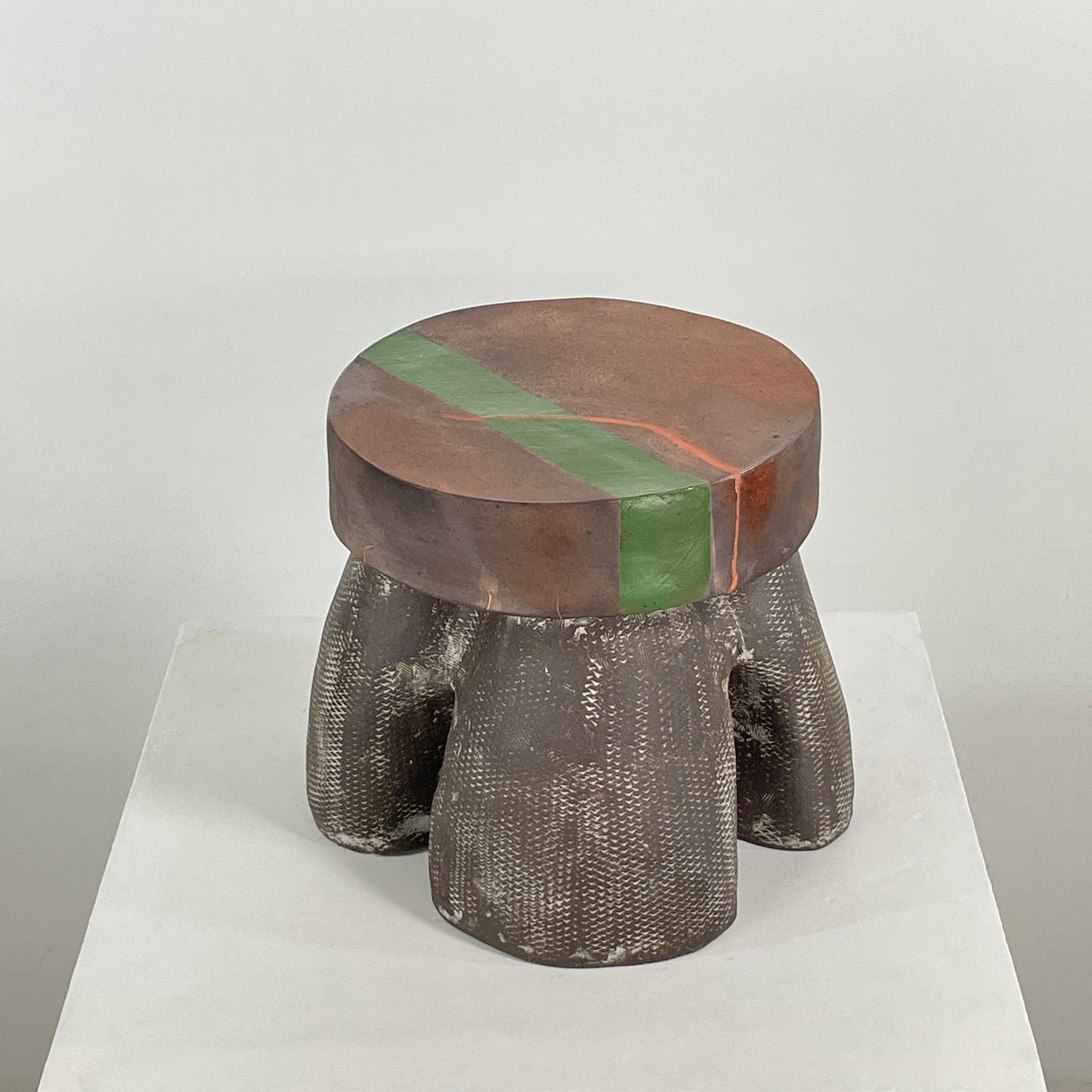 Table d'appoint en céramique Mrs Beastie d'Allyn Davis