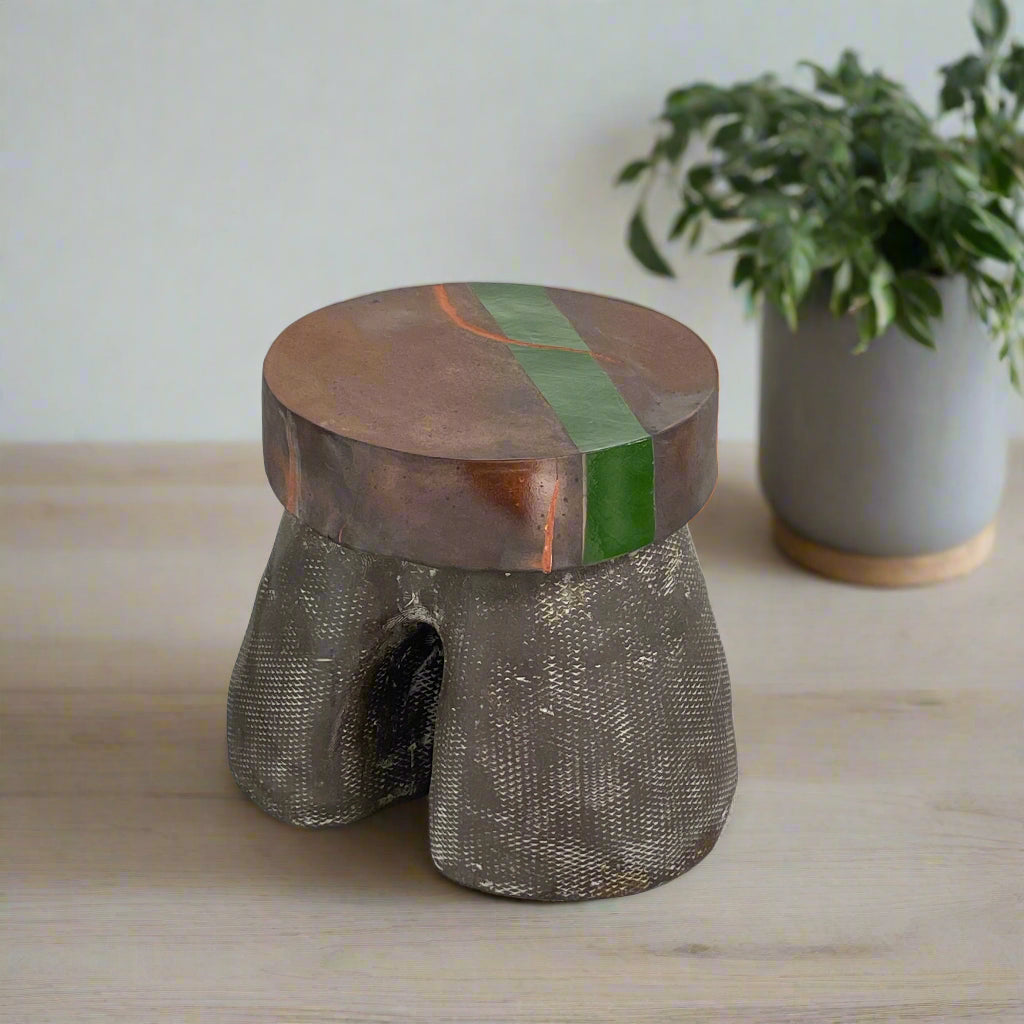 Table d'appoint en céramique Mrs Beastie d'Allyn Davis