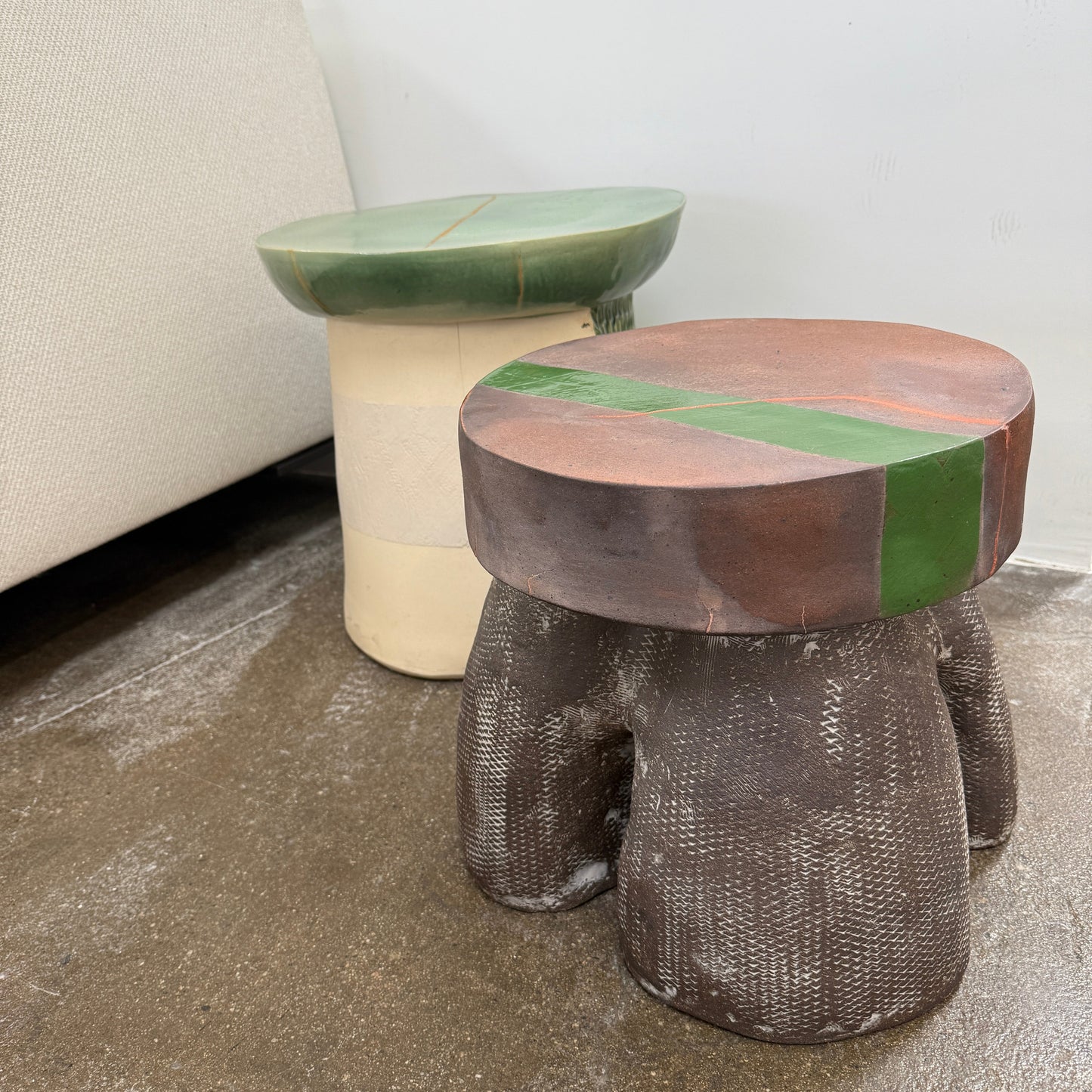 Table d'appoint en céramique Mrs Beastie d'Allyn Davis